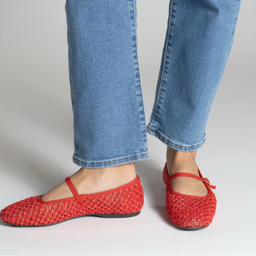 Birdies red THE HUMMINGBIRD mary jane new in box